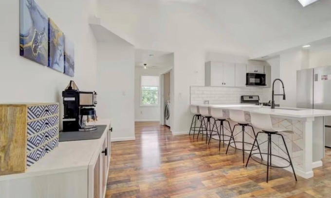 Lakeview Cabaña | Modern Lakeview Cottage