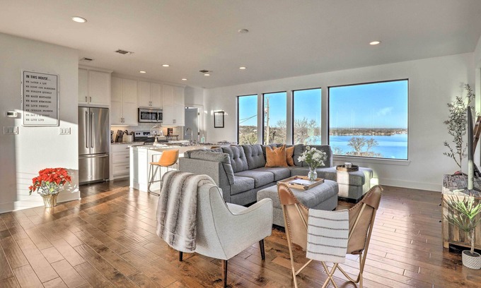 Granbury Casa | Modern 'Lakeview Hilltop Retreat' w/ Game Garage!