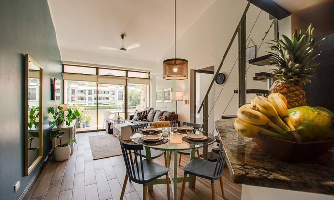 Santa Ana Apartamento | Modern Lakeview Penthouse: Pool,Gym,Office space,A/C