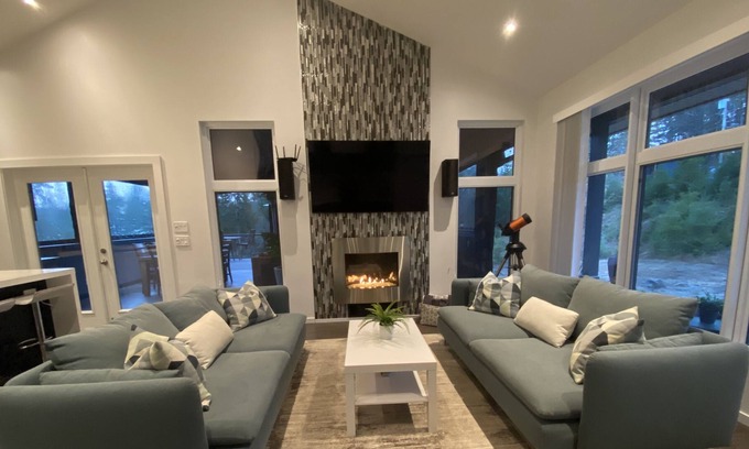 Shawnigan Lake Casa | Modern lanai house, Trans Canada Trail adjacent