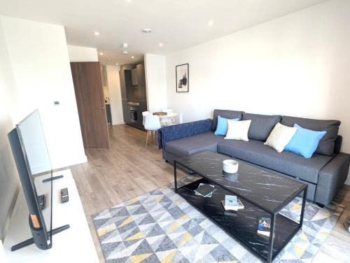 Stockwell Apartamento | Modern Large Flat 1min to Stockwell Station with Skyscraper View