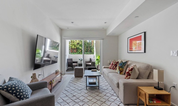 West Los Angeles Apartamento | Modern Living in Prime West LA Location!