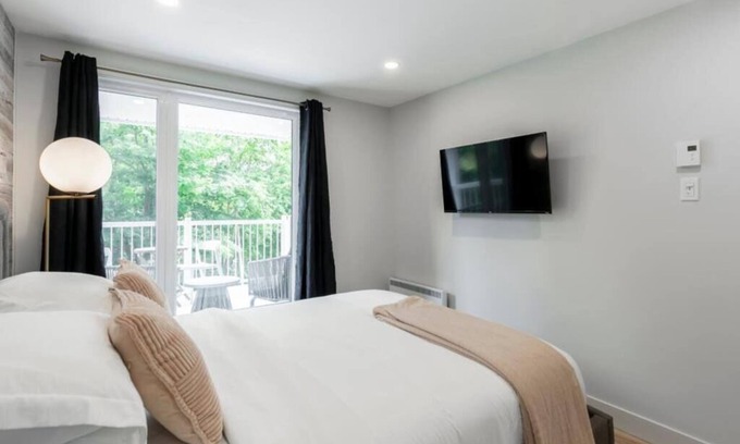 Mont-Tremblant Village Condominio | Modern Lodge Pool & Spa | Mont-Tremblant