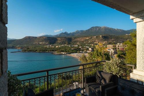 Stoupa Apartamento | Modern Loft at Kalogria Beach