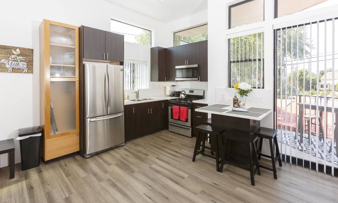 Venice Casa | Modern Loft Rooftop Deck Venice Beach Studio Bedroom Apts by RedAwning