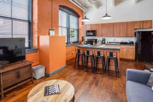 Rochester Apartamento | Modern Loft Style on Monroe by Dwtn & Park ave