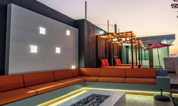 Oaxtepec Apartamento | Modern Loft with Pools and Rooftop Sky Bar
