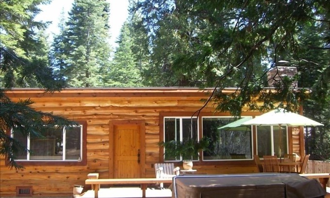 Sunnyside Cabina | Cabaña de madera de lujo con Nueva Bañera de hidromasaje y una ubicación estupenda!