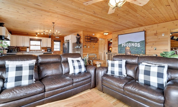 Mount Pocahontas Cabina | Modern Log Cabin, Large Deck, Firepit