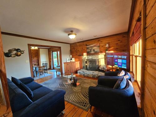 Winchester Casa | Modern Log House First Level Primary