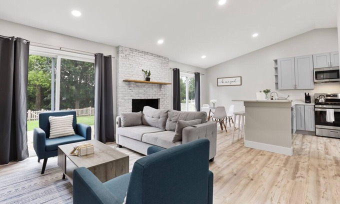 Island Lake Casa | Modern Lux Escape: 3BR & Gameroom