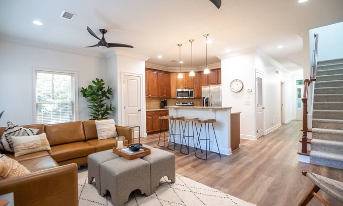 Auburn Casa | Modern Lux on Debardeleben | 3 Bed, 3 Bath