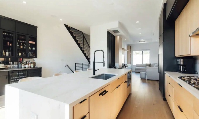 Communipaw Casa | Modern Lux Penthouse. Rooftop Views of NYC!