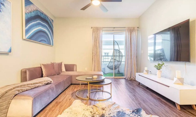Valencia Apartamento | Modern Luxe 1bd/1bath Dream Apartment by Six Flag Magic Mountain/ Santa Clarita