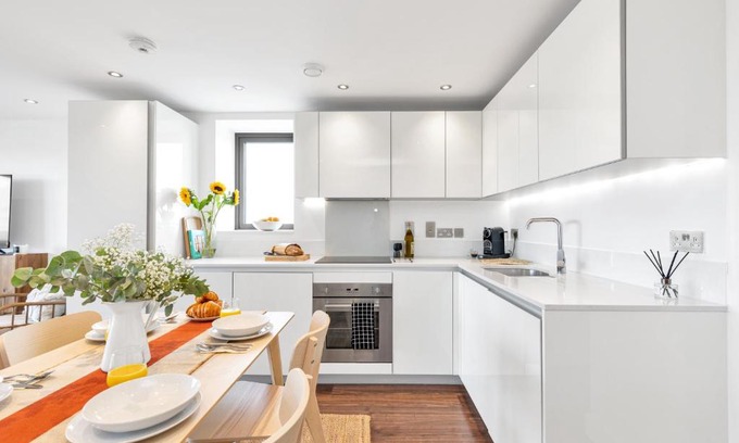 South Bermondsey Apartamento | MODERN LUXE APT just 10 MINS from TOWER BRIDGE! EASY ACCESS TO TUBE AND BUS