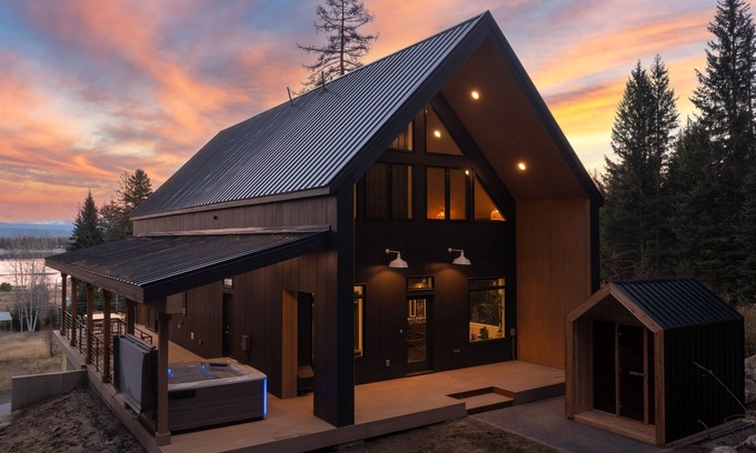 Tamarack Resort Cabina | Modern Luxe Cabin w/ Sauna, Hot Tub, and Lake Views