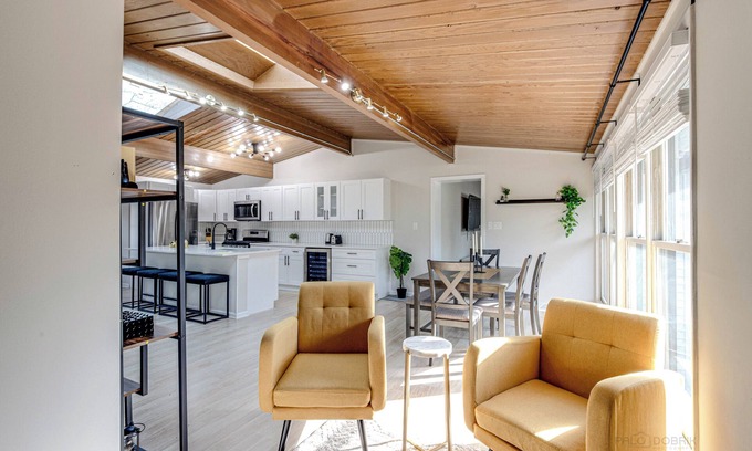 Highland Park Casa | Modern Luxe Home w/Gameroom and Electric Fireplace
