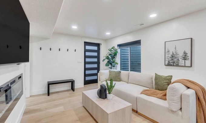Lehi Casa | Moderno LuxeDen: jacuzzi, patio y pickleball