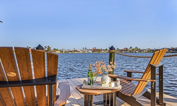 Eight Lakes Casa | Modern, Luxurious, Waterfront home with Heated Pool - Villa Dock Holiday - Roelens Vacations