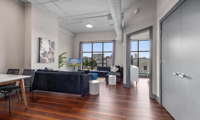 Nelson Apartamento | Modern Luxury, 1 bedroom in Downtown Muskegon- Leonard Luxury Apartments