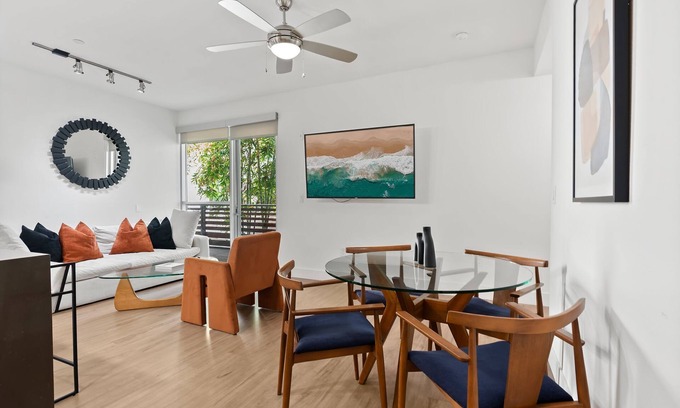 Pico Apartamento | Modern Luxury 2BR in the Heart of Santa Monica – Walk to Beach, Dining & More