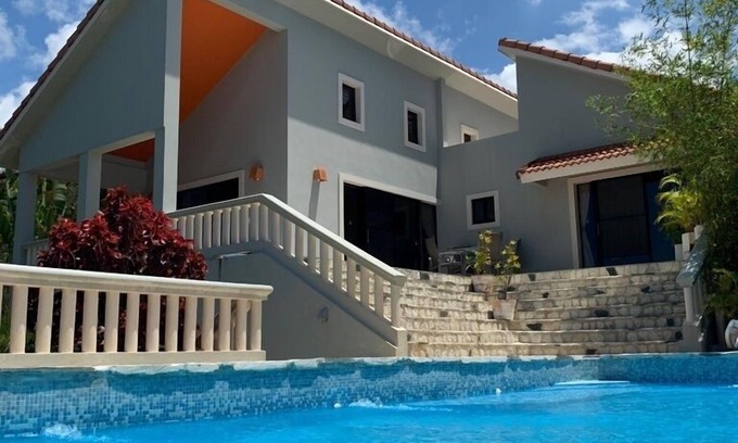 Urbanizacion Tavarez Villa | Villa de lujo moderna 4BR Sosua, vista al mar, piscina, jacuzzi, paseo a las playas, ciudad