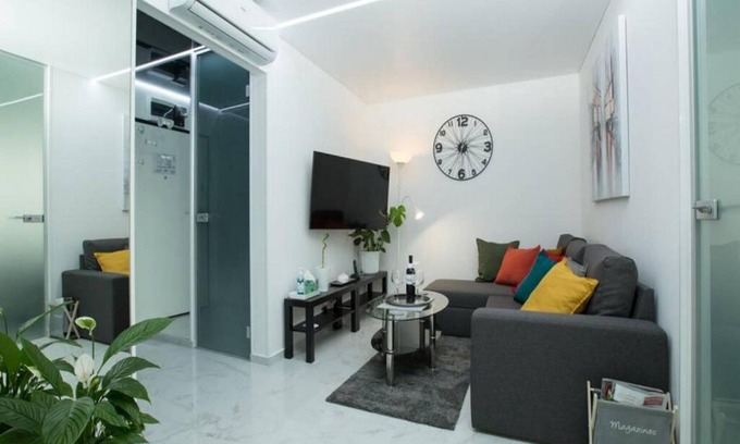 Velika Gorica Apartamento | Modern & Luxury APT Zagreb Airport W/ free WiFi - One Bedroom Apartment