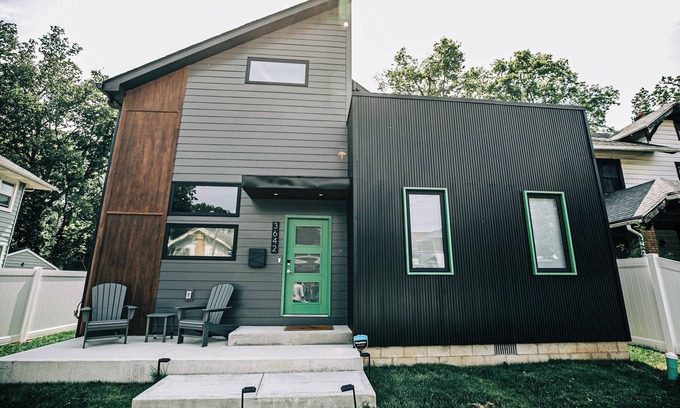 Near Northside Casa | Modern Luxury Centrally Located 3BR/3BA Mins Away From Fairgrounds & Downtown