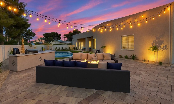 Las Vegas Casa | Modern luxury home ! 7 mins from the strip