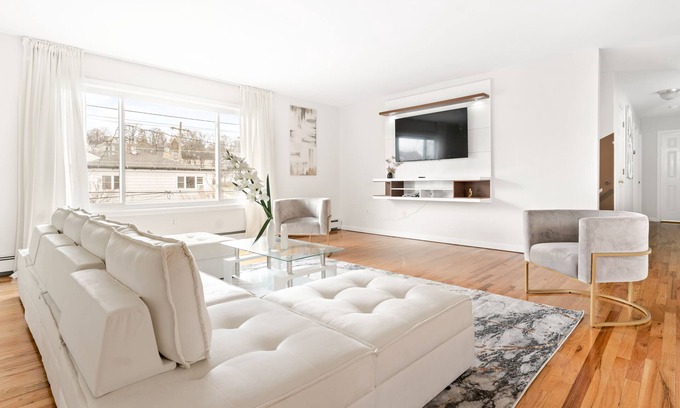Southeast Yonkers Casa | Modern Luxury Home w GameRoom & Parking
