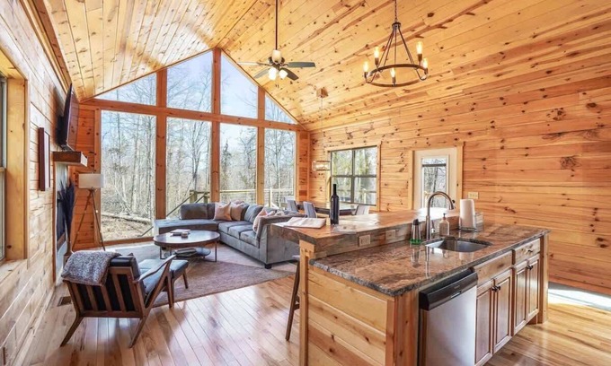 McArthur Cabina | Modern Luxury I Hot Tub I Hiking