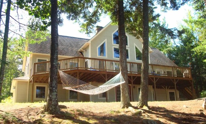 Raymond Casa | Casa moderna y lujosa frente al lago en Crescent Lake, Maine
