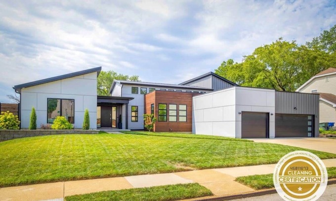 Franz Park Casa | Modern Luxury w/Saltwater Pool / ABODEbucks