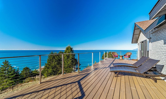 Shelter Cove Casa | Modern luxury with the most spectacular, dramatic ocean vistas