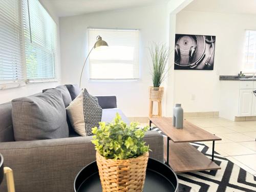 Miami Shores Casa | Modern Miami Family Cottage Beach 15 min