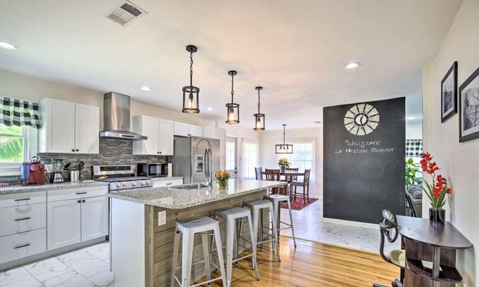 Northwest Los Angeles Heights Casa | Modern Mid-Term Large Yard Pet-Friendly - Sleeps 7