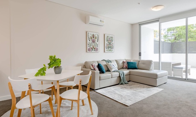Bankstown Apartamento | Modern, Minimalist 2BR Apartment