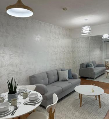 Moonwalk Apartamento | Modern Minimalist Luxe Retreat 2 Bedroom with parking