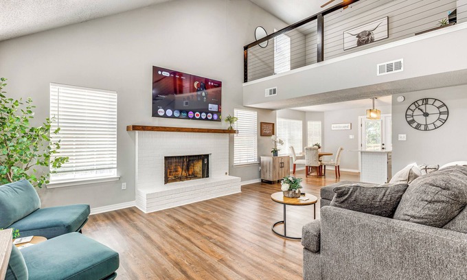 Saint Elmo Casa | Modern Mobile Home w/ Deck & Fully Fenced Yard!