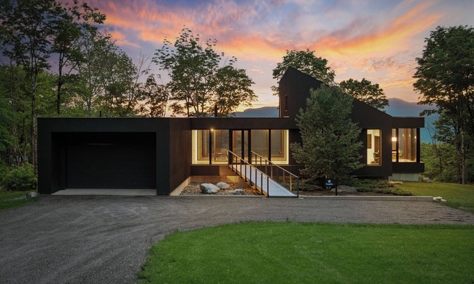 Waterbury Center Casa | Modern Mountain View Architects Dream Home!