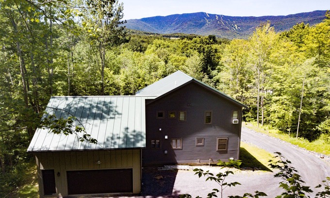 Waitsfield Casa | Modern Mountain Escape + Studio minutes to town & mountains