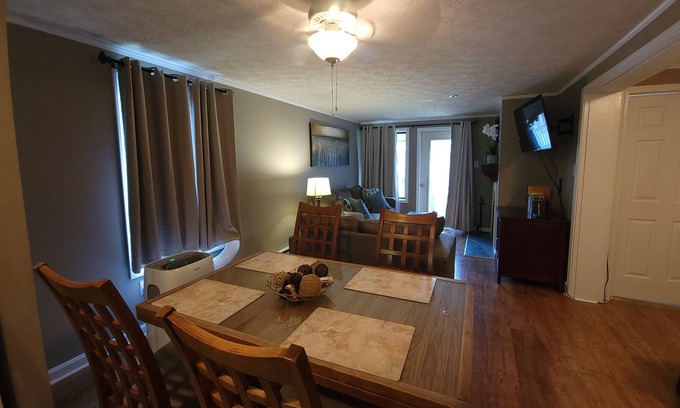 Claysburg Casa | Modern Mountain Getaway