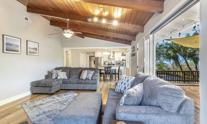 Yosemite Forks Casa | Modern Mountain home close to Yosemite S. entrance & Bass Lake.