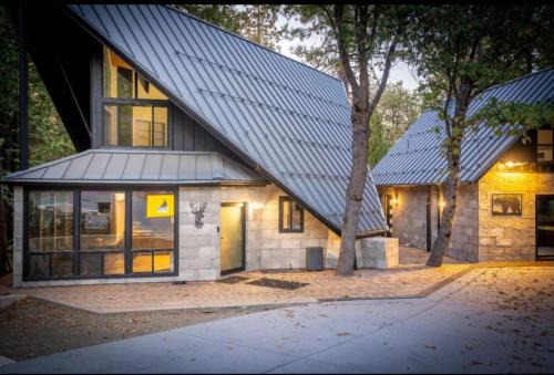 Musick Ridge Casa | Modern Mountain Luxury Soak, Stay, & Be Spoiled