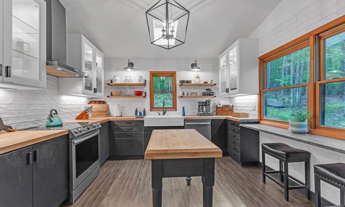 Old Timberline Casa | Modern Mountain Retreat Near Dolly Sods & Skiing 3 Bedroom Home