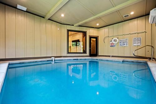 Sevierville Casa | Modern Mountain Tranquility by Venture Smoky Mountains