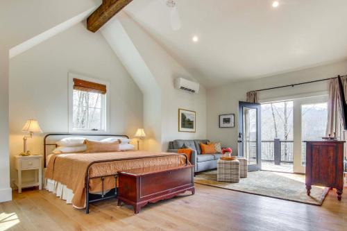 Glenville Apartamento | Modern Mountain-View Gem with Deck in Glenville
