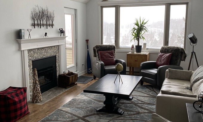 Huntsville Condominio | Modern Muskoka Executive 2 Bedroom Condo/Loft. Minutes to the Provincial Parks!