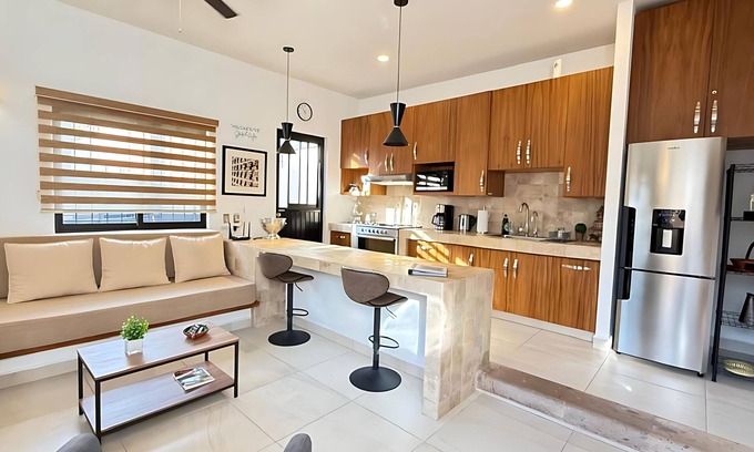 San Antonio Tlayacapan Casa | Modern 1 Bedroom Guesthouse - Walk to everything - 1 Night Rate Available