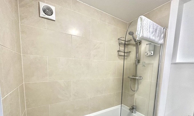 Basildon Apartamento | Modern New Build 4 Bed En-Suite